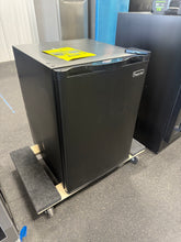 Magic Chef 2.6 cu. ft. Mini Fridge in Black, ENERGY STAR! (BRAND NEW - MINOR DENTS)