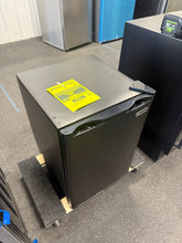 Magic Chef 2.6 cu. ft. Mini Fridge in Black, ENERGY STAR! (BRAND NEW - MINOR DENTS)