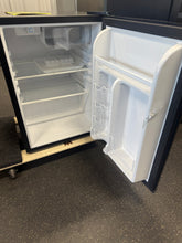 Magic Chef 2.6 cu. ft. Mini Fridge in Black, ENERGY STAR! (BRAND NEW - MINOR DENTS)