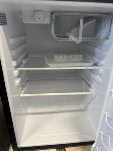 Magic Chef 2.6 cu. ft. Mini Fridge in Black, ENERGY STAR! (BRAND NEW - MINOR DENTS)