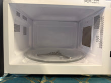 Hamilton Beach 1.1 cu ft Countertop Microwave Oven in Stainless Steel! (USED)