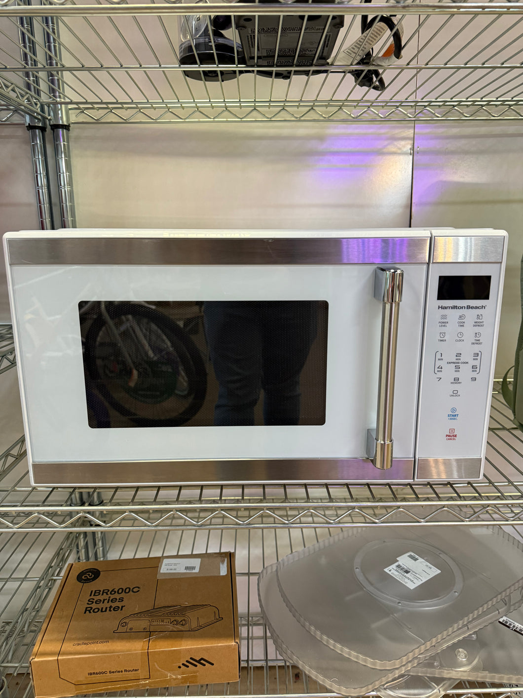Hamilton Beach 1.1 cu ft Countertop Microwave Oven in White and Stainless Steel Color, Sensor Cook!! (USED - WORKS GREAT!)