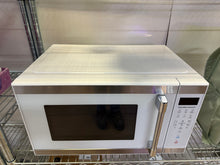 Hamilton Beach 1.1 cu ft Countertop Microwave Oven in White and Stainless Steel Color, Sensor Cook!! (USED - WORKS GREAT!)