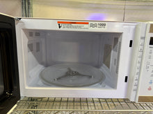 Hamilton Beach 1.1 cu ft Countertop Microwave Oven in White and Stainless Steel Color, Sensor Cook!! (USED - WORKS GREAT!)