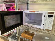 Hamilton Beach 1.1 cu ft Countertop Microwave Oven in White and Stainless Steel Color, Sensor Cook!! (USED - WORKS GREAT!)