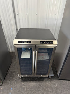 Avanti 24 in. 19-Bottle Wine & Beverage Cooler! (NEW - MINOR DENTS)