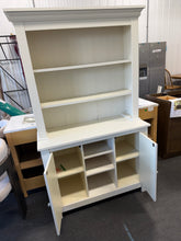 USED KITCHEN HUTCH — ONLY $75! 🎉🦍

🏡 LOTS OF STORAGE & DISPLAY SPACE FOR ONLY $75!
