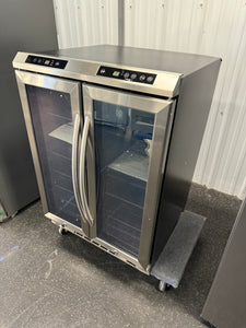Avanti 24 in. 19-Bottle Wine & Beverage Cooler! (NEW - MINOR DENTS)