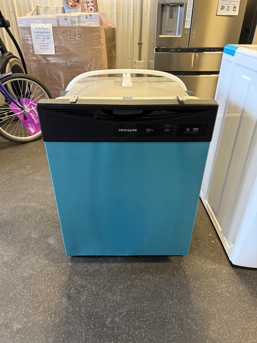 Frigidaire Smart 24-in Front Control Built-in Dishwasher ( Stainless steel ) , 62-Decibel Standard Sound Level! (NEW)