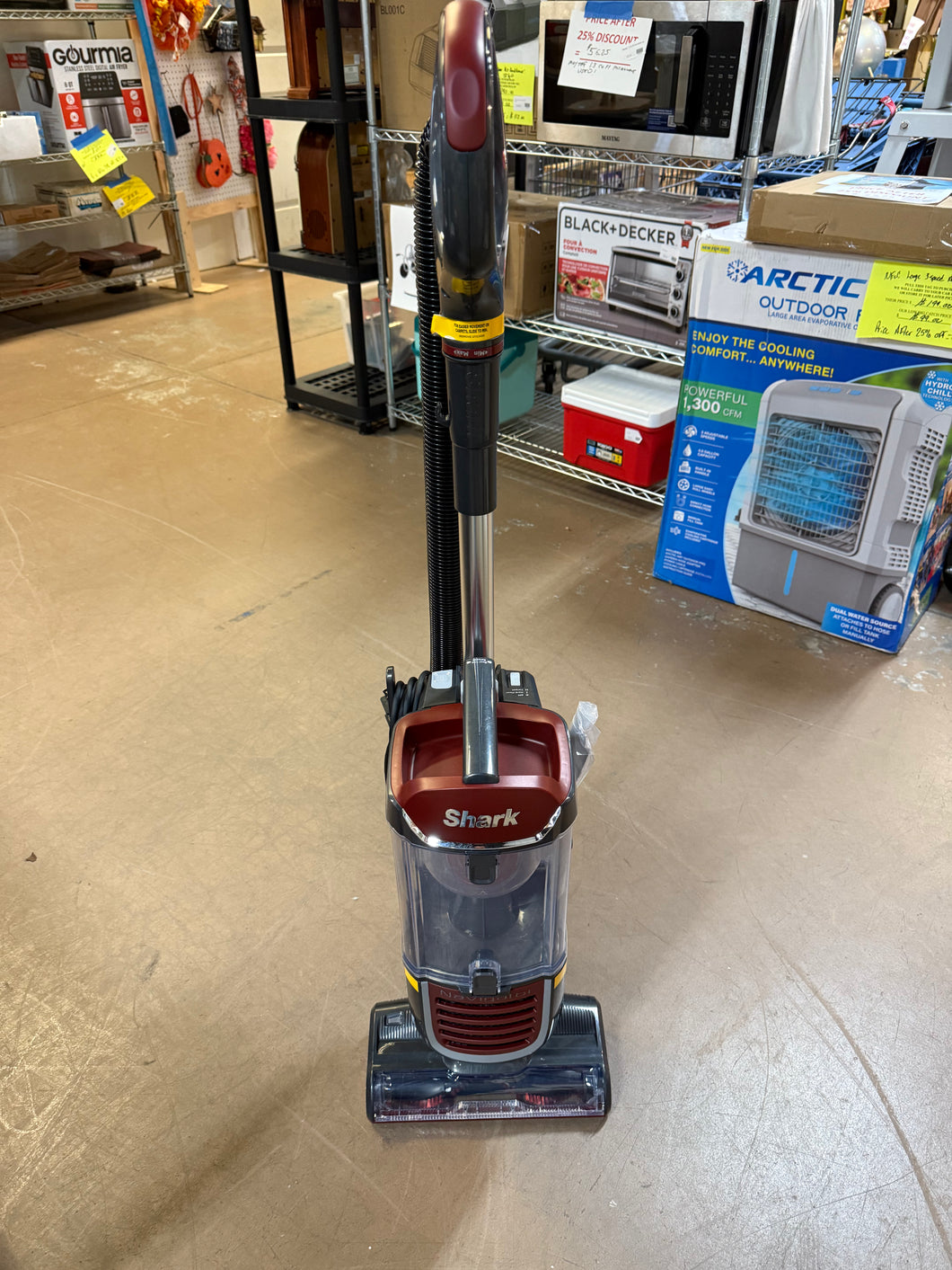 Shark Navigator Swivel Pro Upright Vacuum! (USED - VERY CLEAN!)