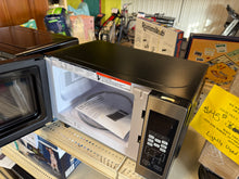 BLACK+DECKER 0.7 cu ft 700W Microwave Oven - Black! (USED LIGHTLY - VERY CLEAN!)
