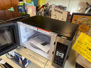 BLACK+DECKER 0.7 cu ft 700W Microwave Oven - Black! (USED LIGHTLY - VERY CLEAN!)