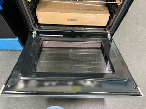 Frigidaire 30 in 5 Burner Freestanding Gas Range in Stainless Steel with Quick Boil and Steam Clean! (NEW - DENTED SIDES/HANDLE) - (GAS STOVE!)