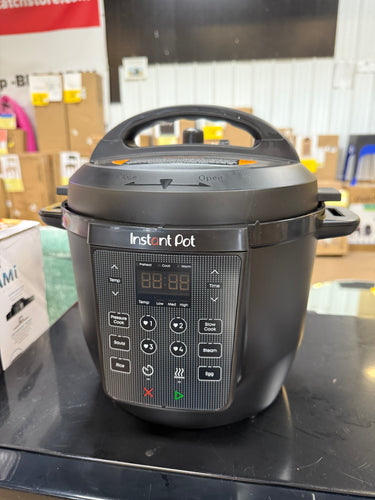 Instant Pot RIO Chef Series 6 Qt Pressure Cooker and Multi-Cooker! (USED - LIKE NEW )