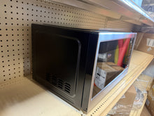 Cuisinart 1.1 cu ft Microwave Oven: Countertop, 1000W, 11 Power Levels, Digital Display, Child Lock, Black!! BRAND NEW(DENTED FROM SHIPPING)!!