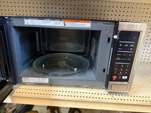 Cuisinart 1.1 cu ft Microwave Oven: Countertop, 1000W, 11 Power Levels, Digital Display, Child Lock, Black!! BRAND NEW(DENTED FROM SHIPPING)!!