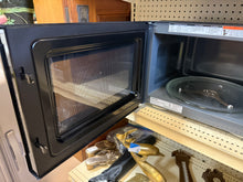 Cuisinart 1.1 cu ft Microwave Oven: Countertop, 1000W, 11 Power Levels, Digital Display, Child Lock, Black!! BRAND NEW(DENTED FROM SHIPPING)!!