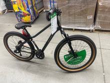 Schwinn Vega Comfort Hybrid Bike! (NEW)