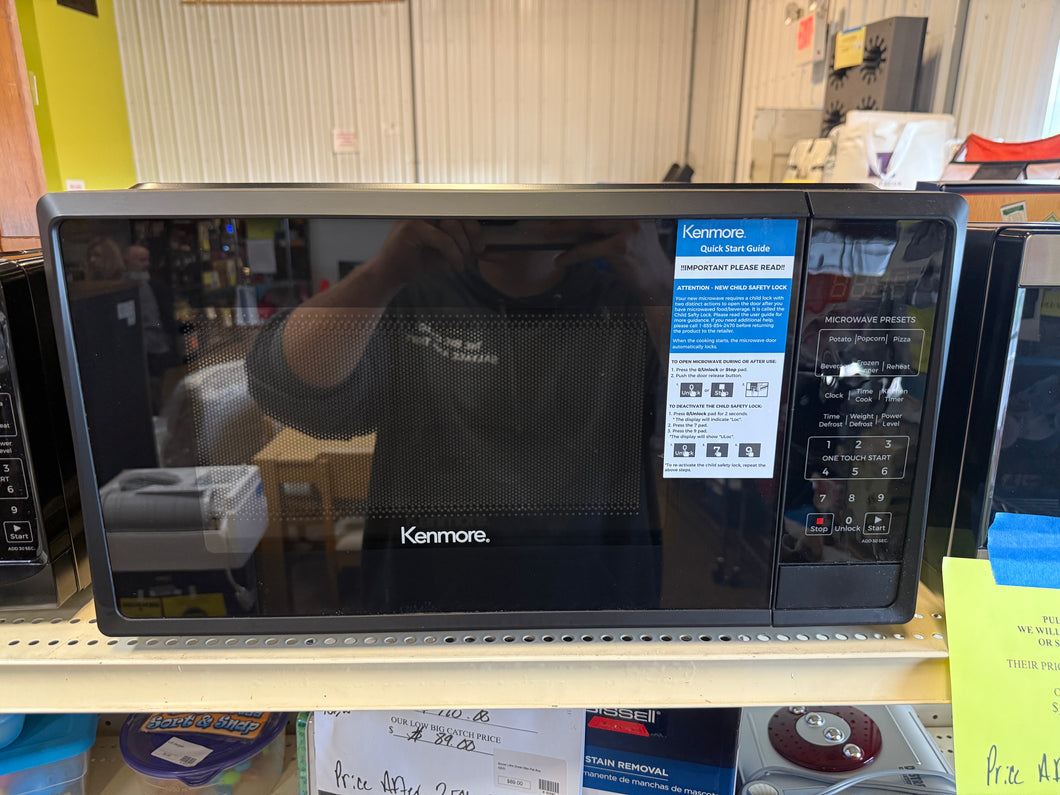 Kenmore 1.1 cu ft Microwave - Black: Countertop Oven, 1000W, Child Lock, 6 Programs!! LIGHTLY USED, VERY CLEAN!!