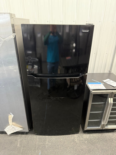 Frigidaire 30 in. 18.3 cu. ft. Garage Ready Top Freezer Refrigerator in Black! (NEW - SCRATCH/DENT)
