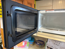 Kenmore 1.1 cu ft Microwave - Black: Countertop Oven, 1000W, Child Lock, 6 Programs!! LIGHTLY USED, VERY CLEAN!!