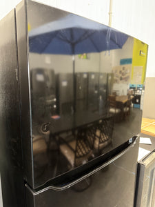 Frigidaire 30 in. 18.3 cu. ft. Garage Ready Top Freezer Refrigerator in Black! (NEW - SCRATCH/DENT)