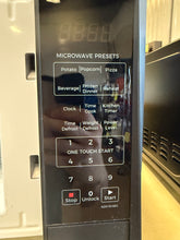 Kenmore 1.1 cu ft Microwave - Black: Countertop Oven, 1000W, Child Lock, 6 Programs!! LIGHTLY USED, VERY CLEAN!!