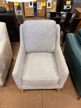 Thomasville Knox Fabric Accent Chair! (NEW OUT OF THE BOX)

-Brand new