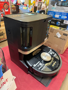 Shark Power Detect 2-in-1 Robot Vacuum and Mop with NeverTouch Pro Base!! USED, VERY CLEAN(TESTED WORKS GREAT)!!