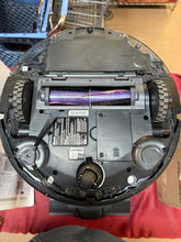 Shark Power Detect 2-in-1 Robot Vacuum and Mop with NeverTouch Pro Base!! USED, VERY CLEAN(TESTED WORKS GREAT)!!