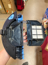 Shark Power Detect 2-in-1 Robot Vacuum and Mop with NeverTouch Pro Base!! USED, VERY CLEAN(TESTED WORKS GREAT)!!