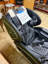 Zero Gravity Full Body Massage Chair with Heat Foot Rollers Bluetooth Audio and 5 Auto Modes! (NEW - MINOR DAMAGE ON SIDE)