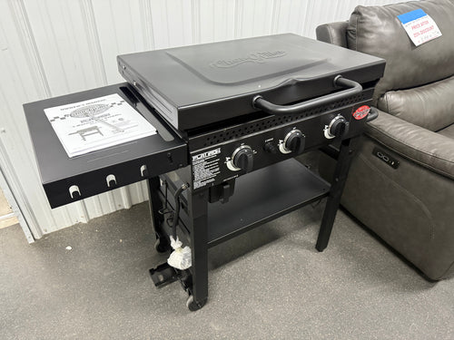 Char-Griller Flat Iron 3-Burner Outdoor Griddle Gas Grill with Lid in Black!! NEW AND ASSEMBLED (HOOD IS DENTED FROM SHIPPING)!!