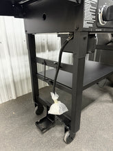 Char-Griller Flat Iron 3-Burner Outdoor Griddle Gas Grill with Lid in Black!! NEW AND ASSEMBLED (HOOD IS DENTED FROM SHIPPING)!!