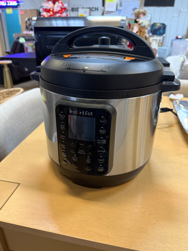 Instant Pot 6qt 9-in-1 Pressure Cooker Bundle: Stainless Steel, Rice & Multi Cooker, Locking Lid, 1000W, Black!! NEW IN BOX!!