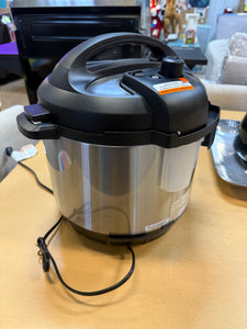 Instant Pot 6qt 9-in-1 Pressure Cooker Bundle: Stainless Steel, Rice & Multi Cooker, Locking Lid, 1000W, Black!! NEW IN BOX!!