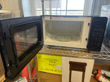 Kenmore 0.7 cu-ft Microwave - Black! (USED LIGHTLY - VERY CLEAN - MINOR DENT!