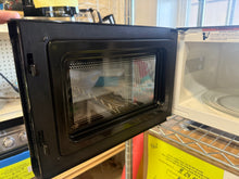 Kenmore 0.7 cu-ft Microwave - Black! (USED LIGHTLY - VERY CLEAN - MINOR DENT!