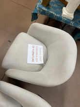 Henredon Murphy Swivel Boucle Chair! (NEW - MINOR SPOTS ON CHAIR!)