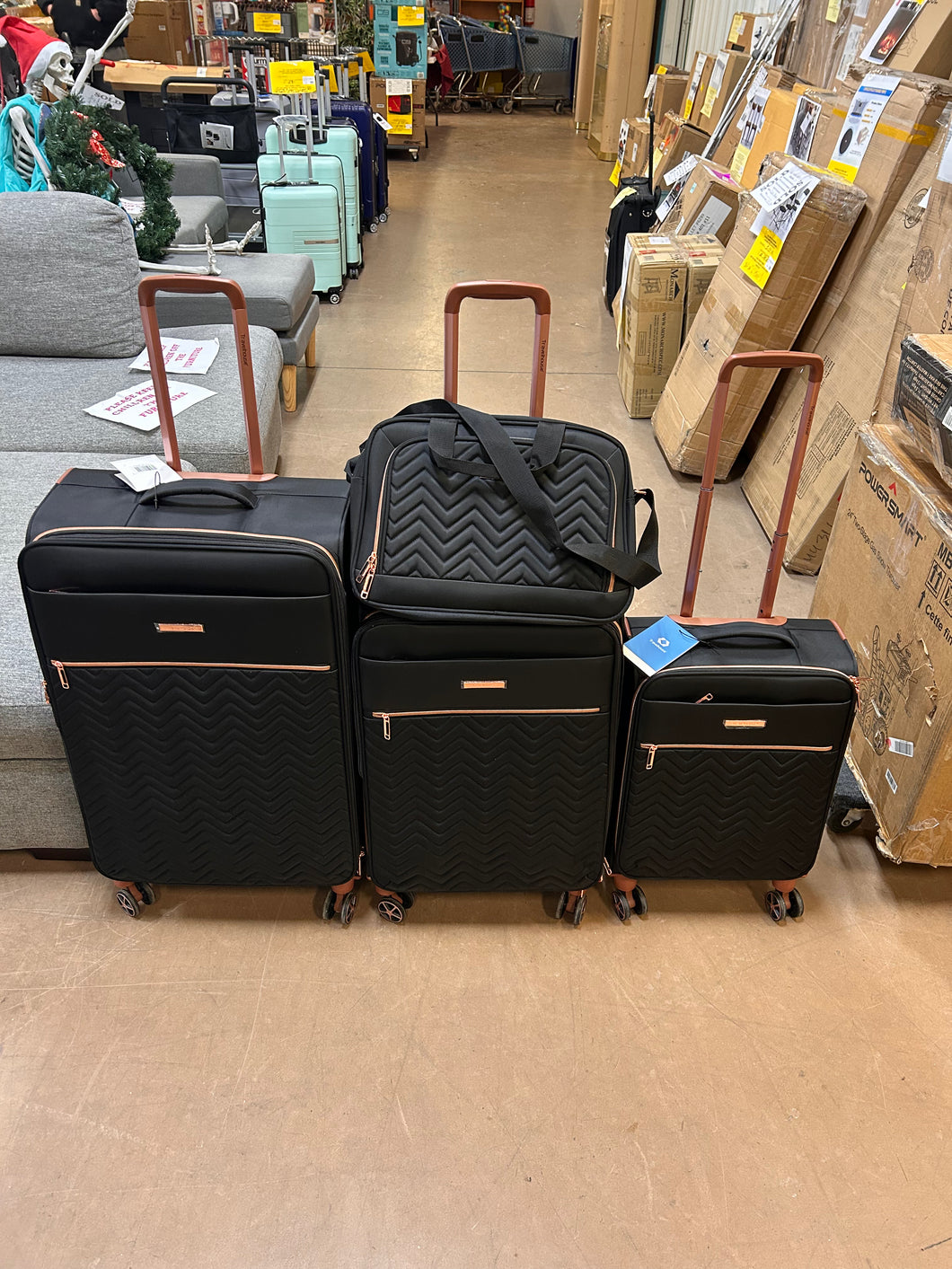 Travelhouse 4 Piece Luggage Set Softside Expandable Lightweight Suitcase with Double Spinner Wheels.(Black)! (BRAND NEW)