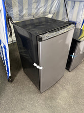 Midea 4.4 cu ft Compact Refrigerator: Energy Star Certified, Freestanding, Space-Saving, Adjustable Shelves, Dorm Fridge! (BRAND NEW)