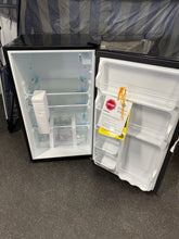 Midea 4.4 cu ft Compact Refrigerator: Energy Star Certified, Freestanding, Space-Saving, Adjustable Shelves, Dorm Fridge! (BRAND NEW)