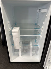 Midea 4.4 cu ft Compact Refrigerator: Energy Star Certified, Freestanding, Space-Saving, Adjustable Shelves, Dorm Fridge! (BRAND NEW)