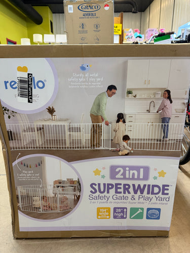 Regalo 2 in 1 Super Wide™ Safety Gate & Play Yard! (NEW IN BOX)