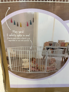 Regalo 2 in 1 Super Wide™ Safety Gate & Play Yard! (NEW IN BOX)