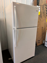 Whirlpool 18.2-cu ft Top-Freezer Refrigerator (White)! (NEW - SCRATCH/DENT)