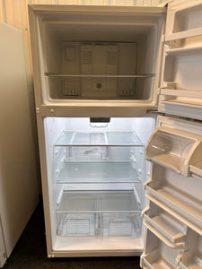 Whirlpool 18.2-cu ft Top-Freezer Refrigerator (White)! (NEW - SCRATCH/DENT)