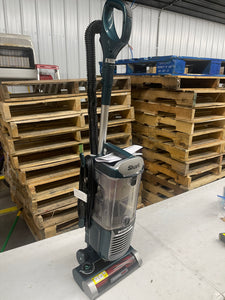 Shark
Rotator Swivel Pro Bagless Corded HEPA Filter Upright Vacuum for Multisurface, Carpet & Hardwood/ Wood Laminate in Green- slightly used - like new