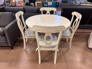 Angel Line 5 - Piece Lindsey Dining Set, White! (NEW & ASSEMBLED - CHIPPED TABLE!)