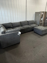 Thomasville Tisdale Fabric Sectional with Storage Ottoman! (BRAND NEW )